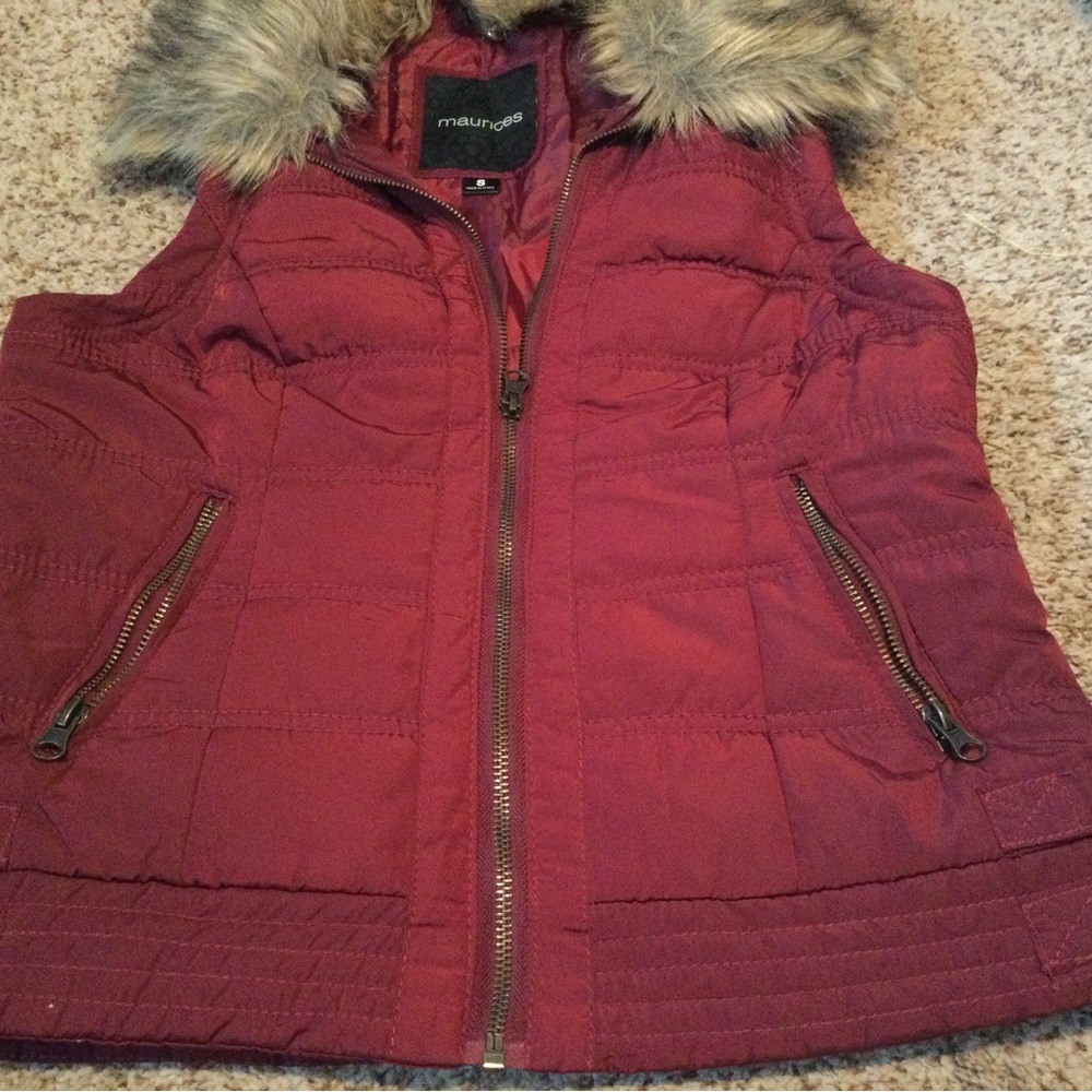 Maurice’s puffer vest with removable trim